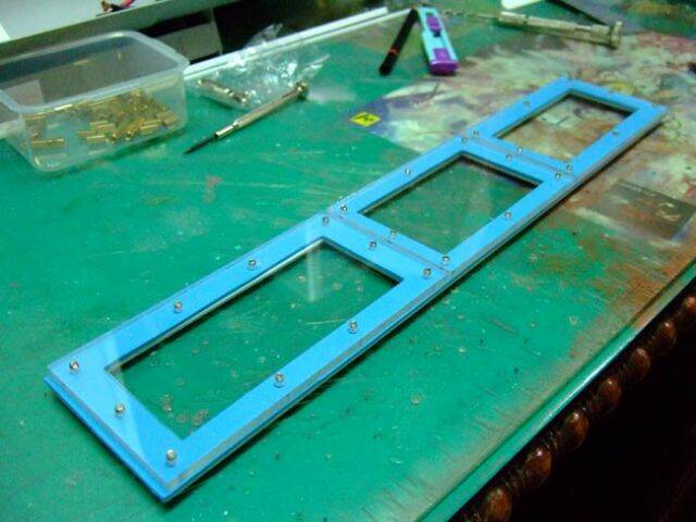 放上WTC透明艙蓋